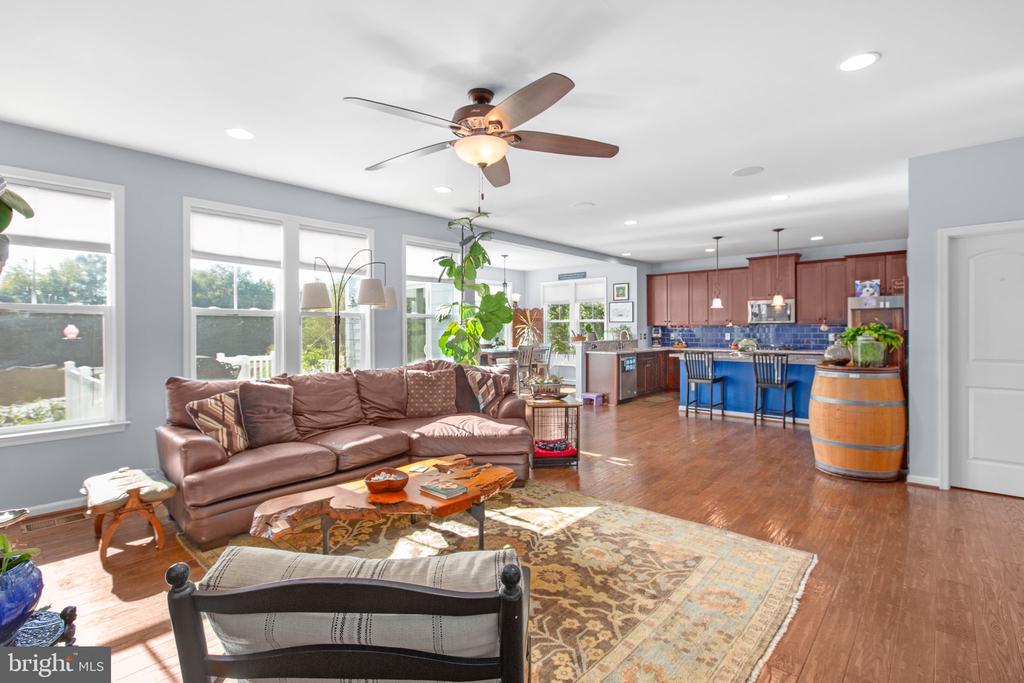 7116 LAKE DRIVE