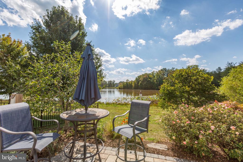 7116 LAKE DRIVE
