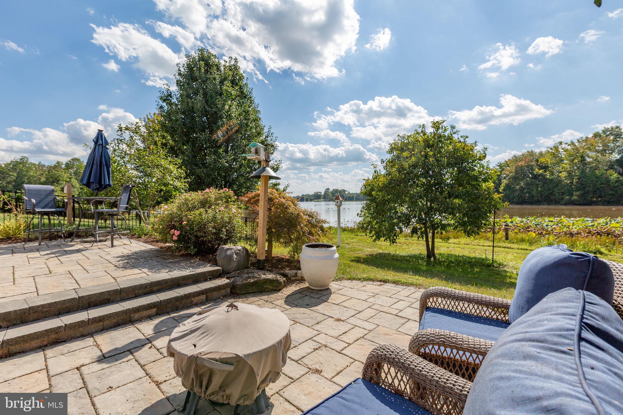 7116 LAKE DRIVE