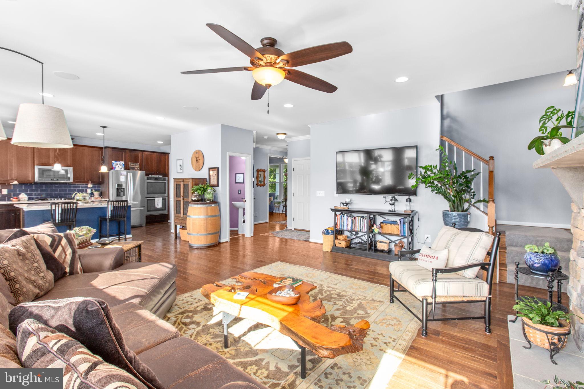 7116 LAKE DRIVE