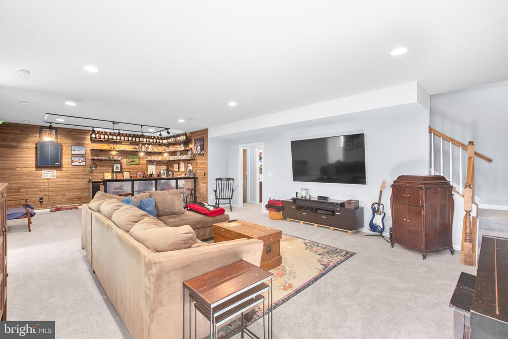 7116 LAKE DRIVE