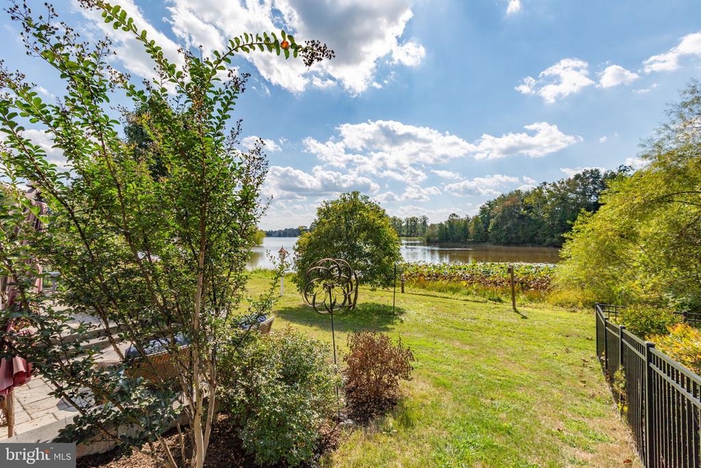 7116 LAKE DRIVE