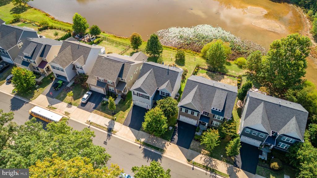7116 LAKE DRIVE