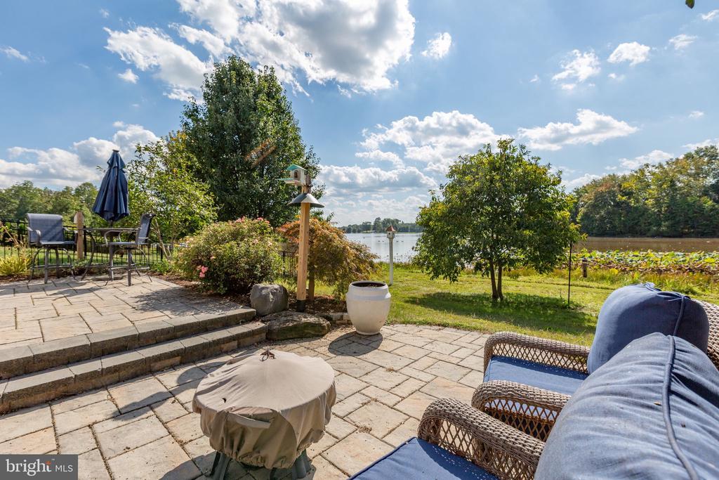 7116 LAKE DRIVE