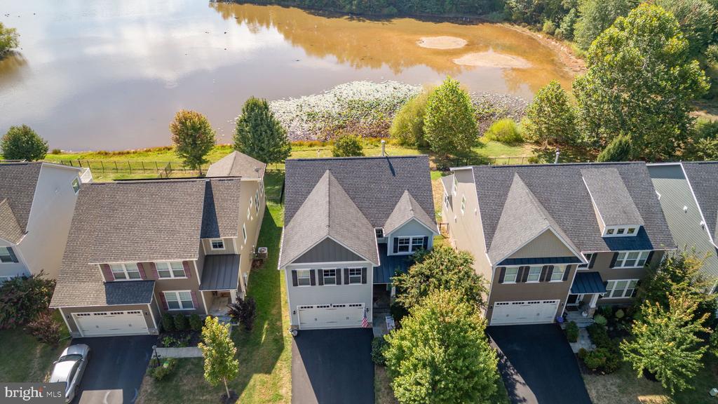 7116 LAKE DRIVE