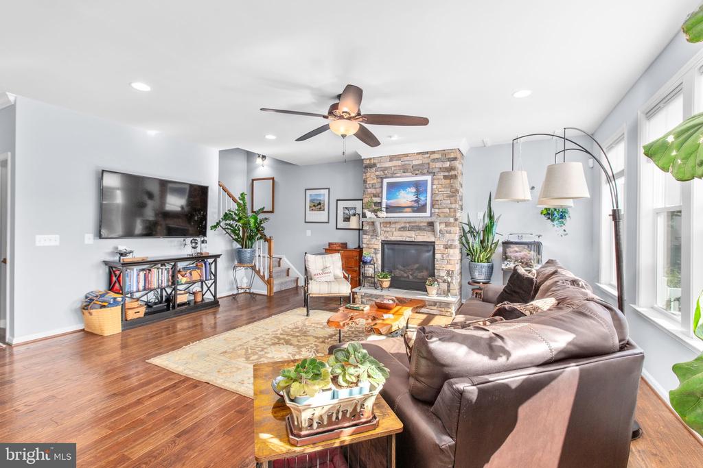 7116 LAKE DRIVE