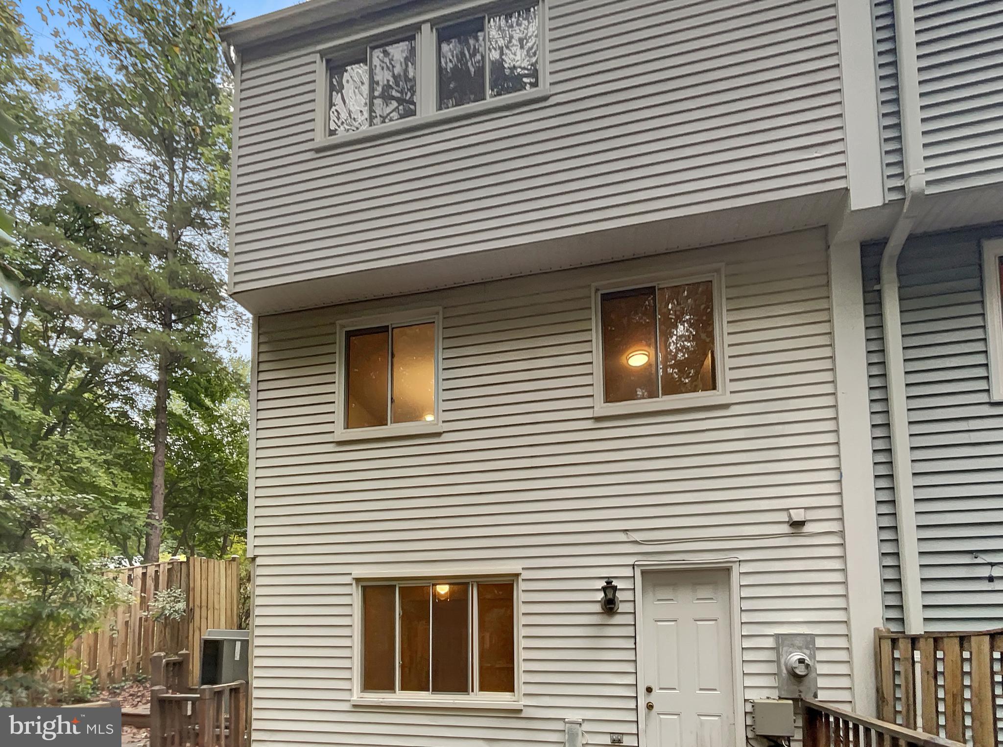 8160 CURVING CREEK COURT