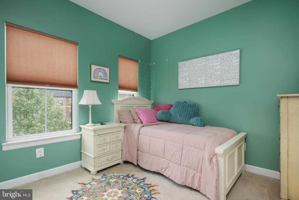 22355 EXE SQUARE