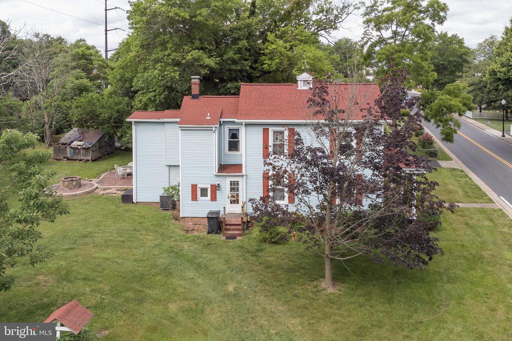 8901 CENTER STREET