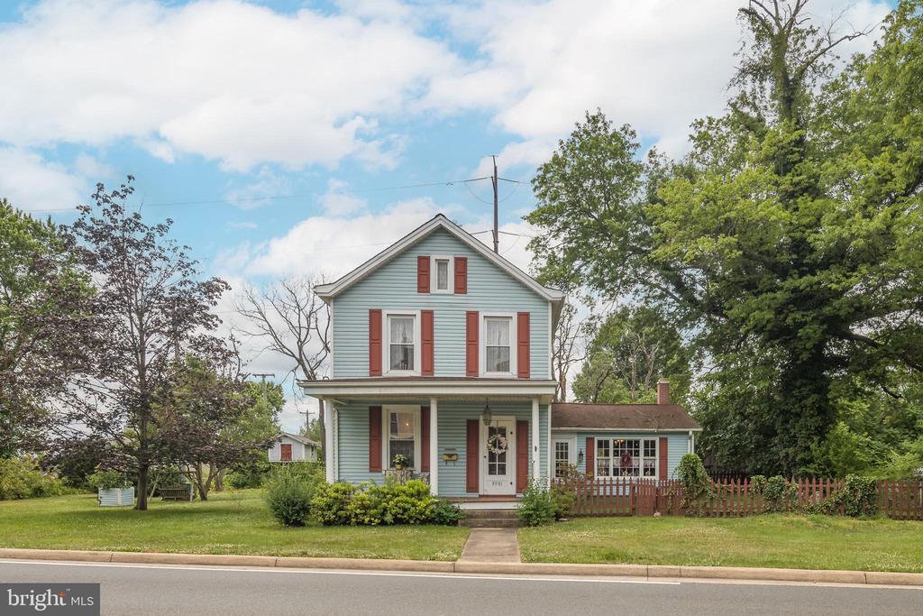 8901 CENTER STREET