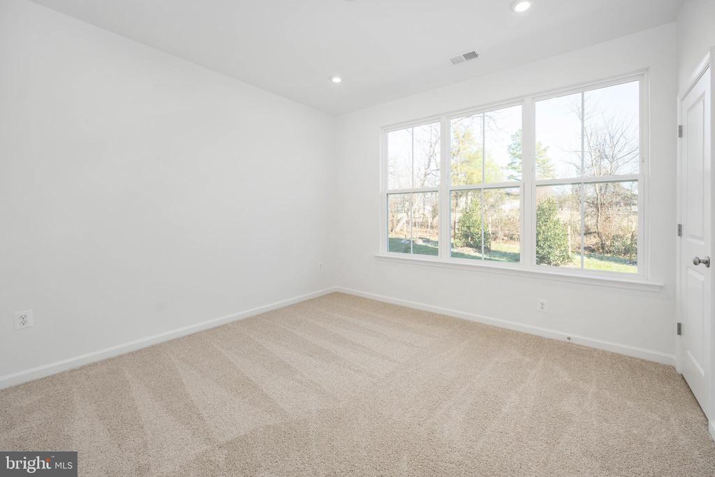 10157 QUEENS WAY