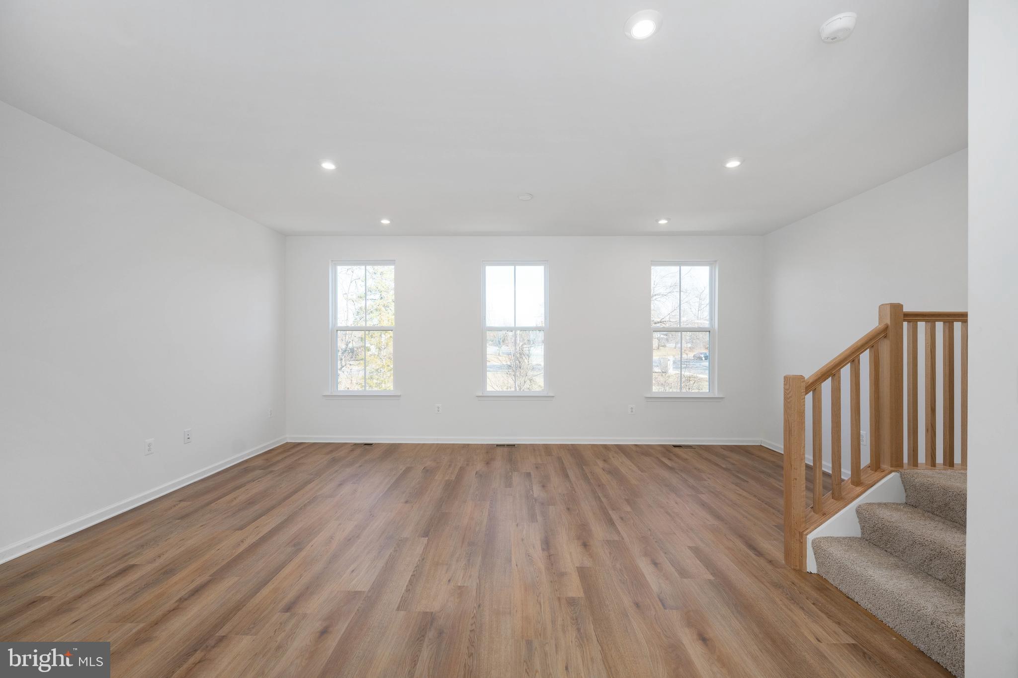 10157 QUEENS WAY