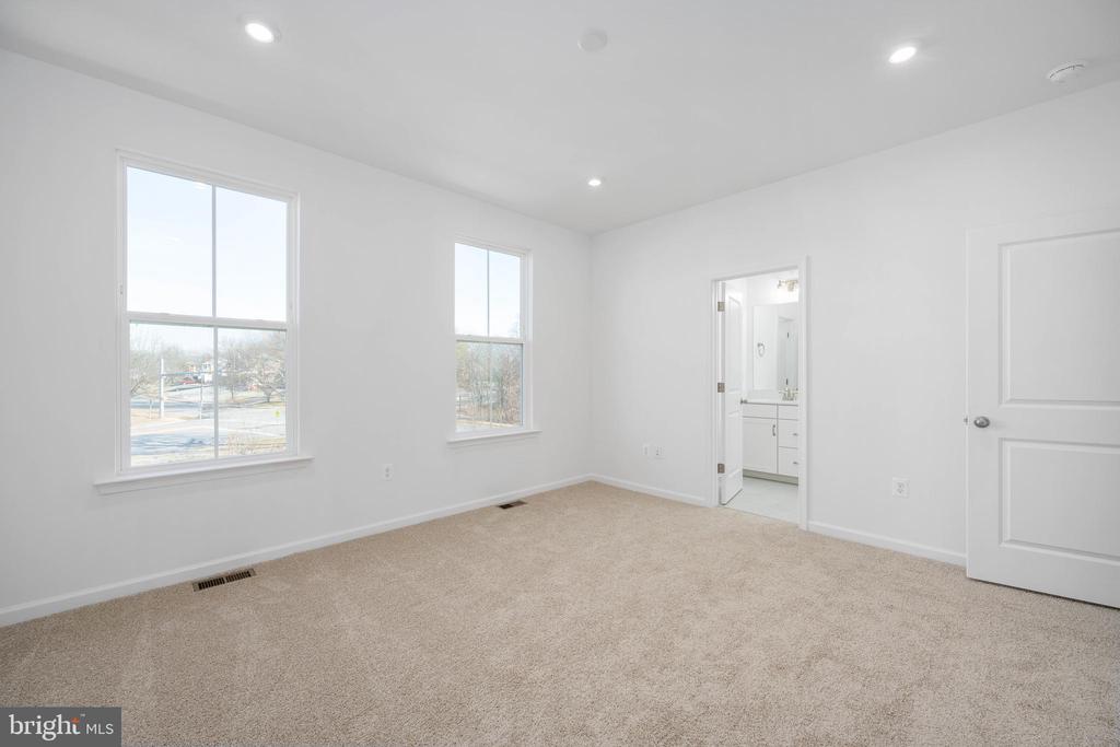 10157 QUEENS WAY