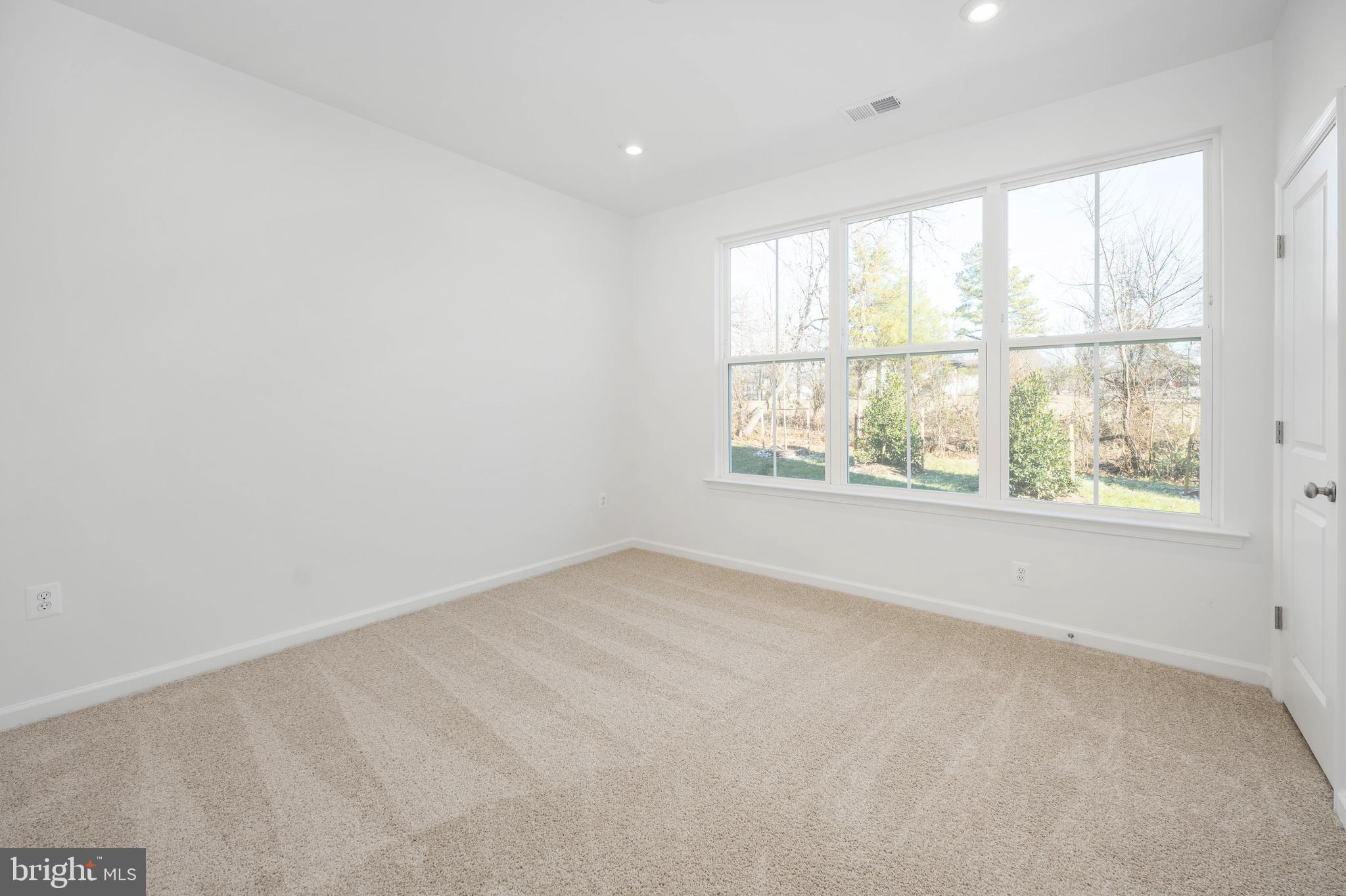 10157 QUEENS WAY