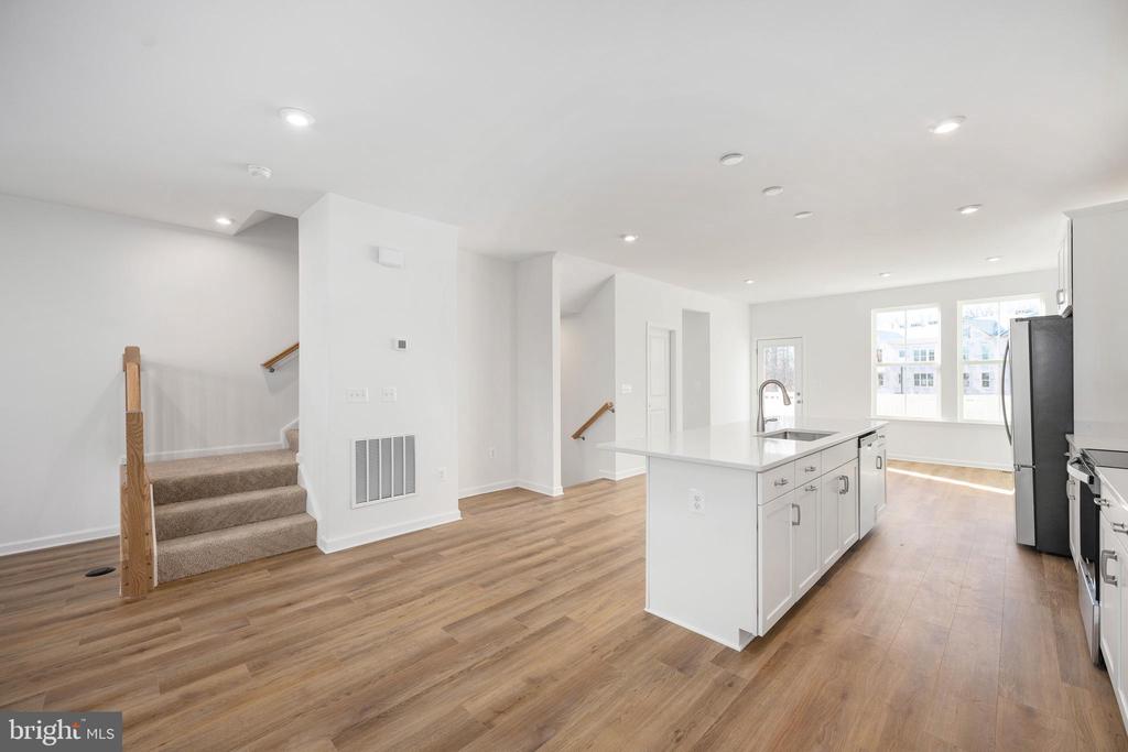 10157 QUEENS WAY