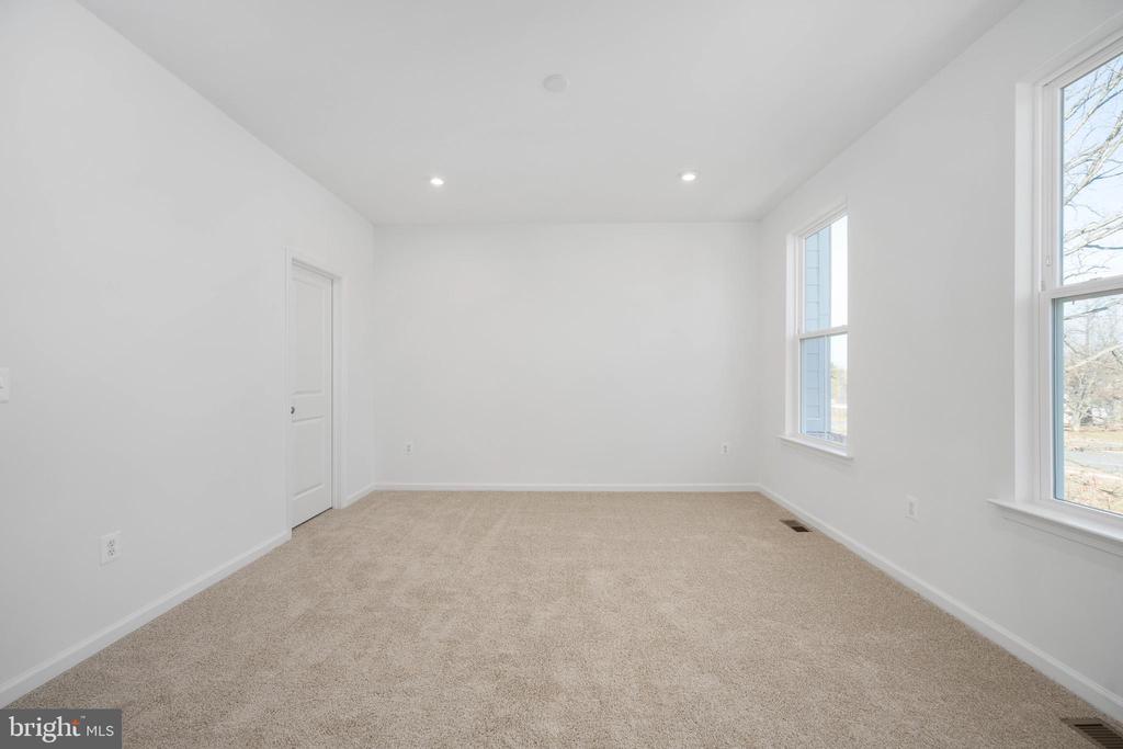 10157 QUEENS WAY