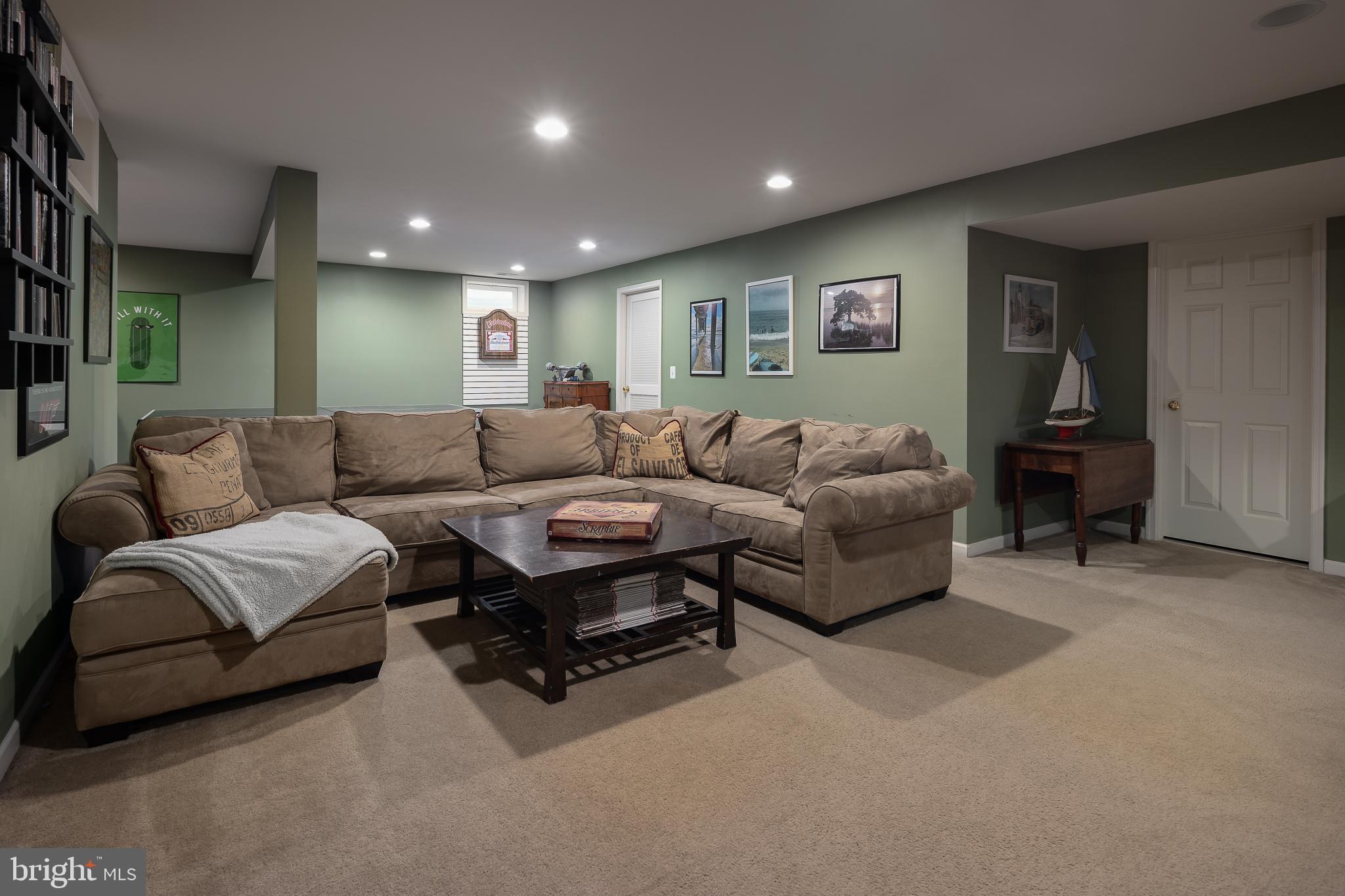 6805 MANDALAY COURT