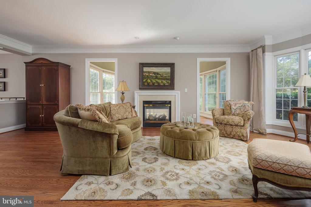 5716 YEWING WAY