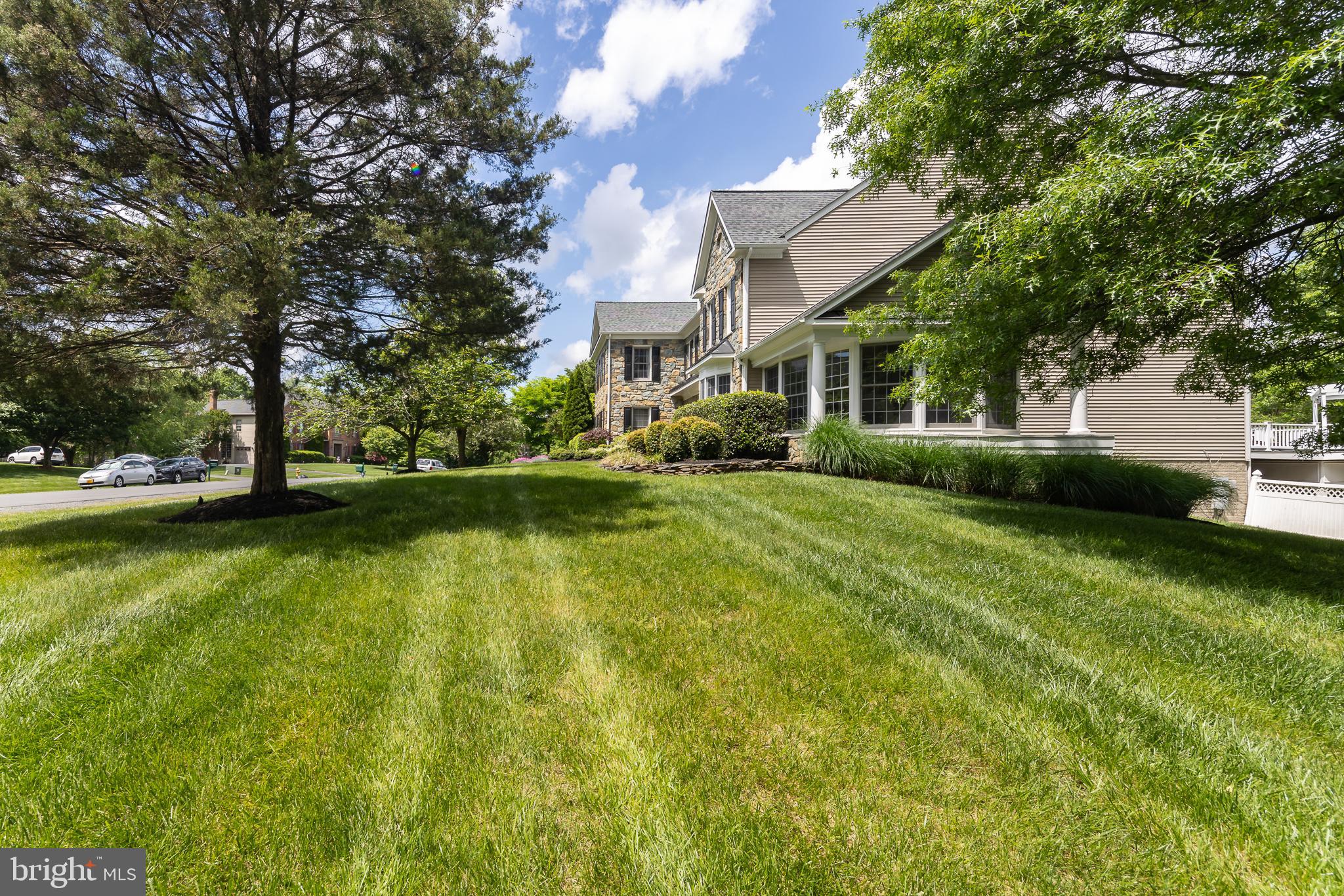 5716 YEWING WAY