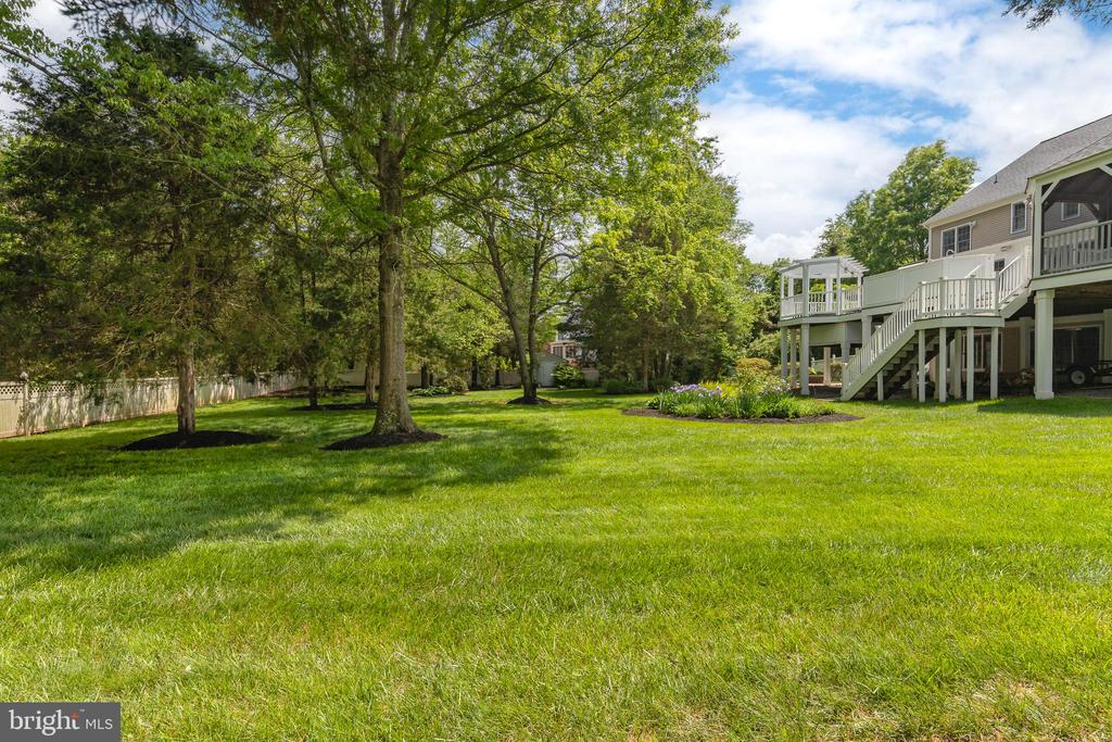 5716 YEWING WAY