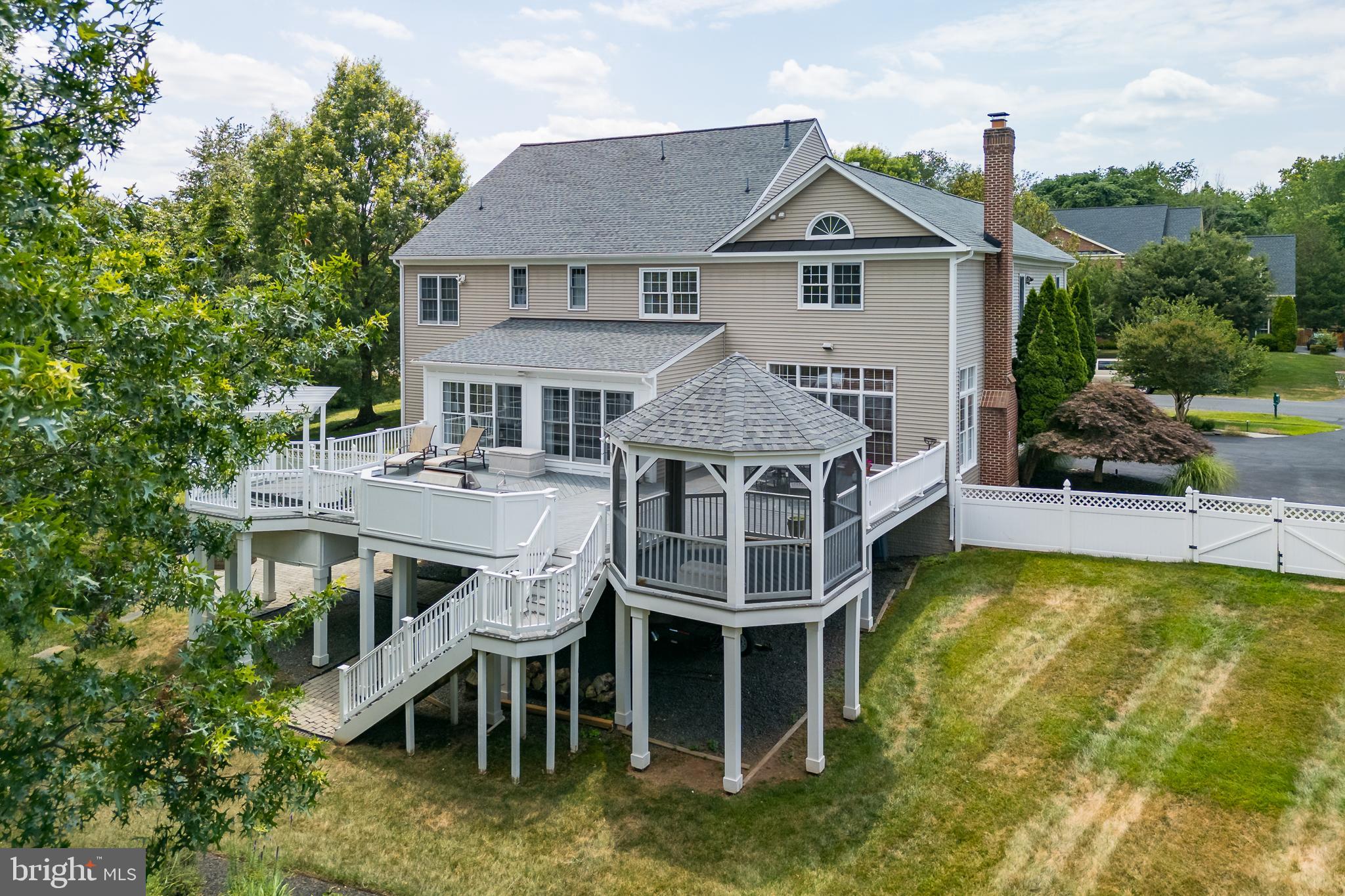 5716 YEWING WAY