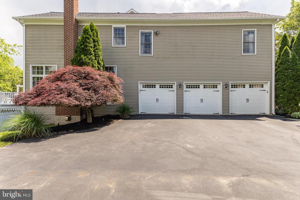 5716 YEWING WAY