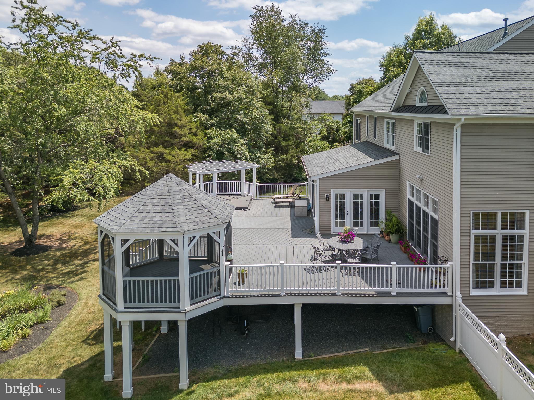 5716 YEWING WAY
