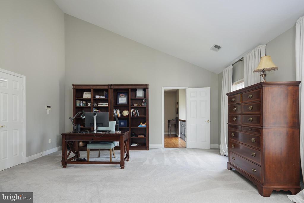 5716 YEWING WAY