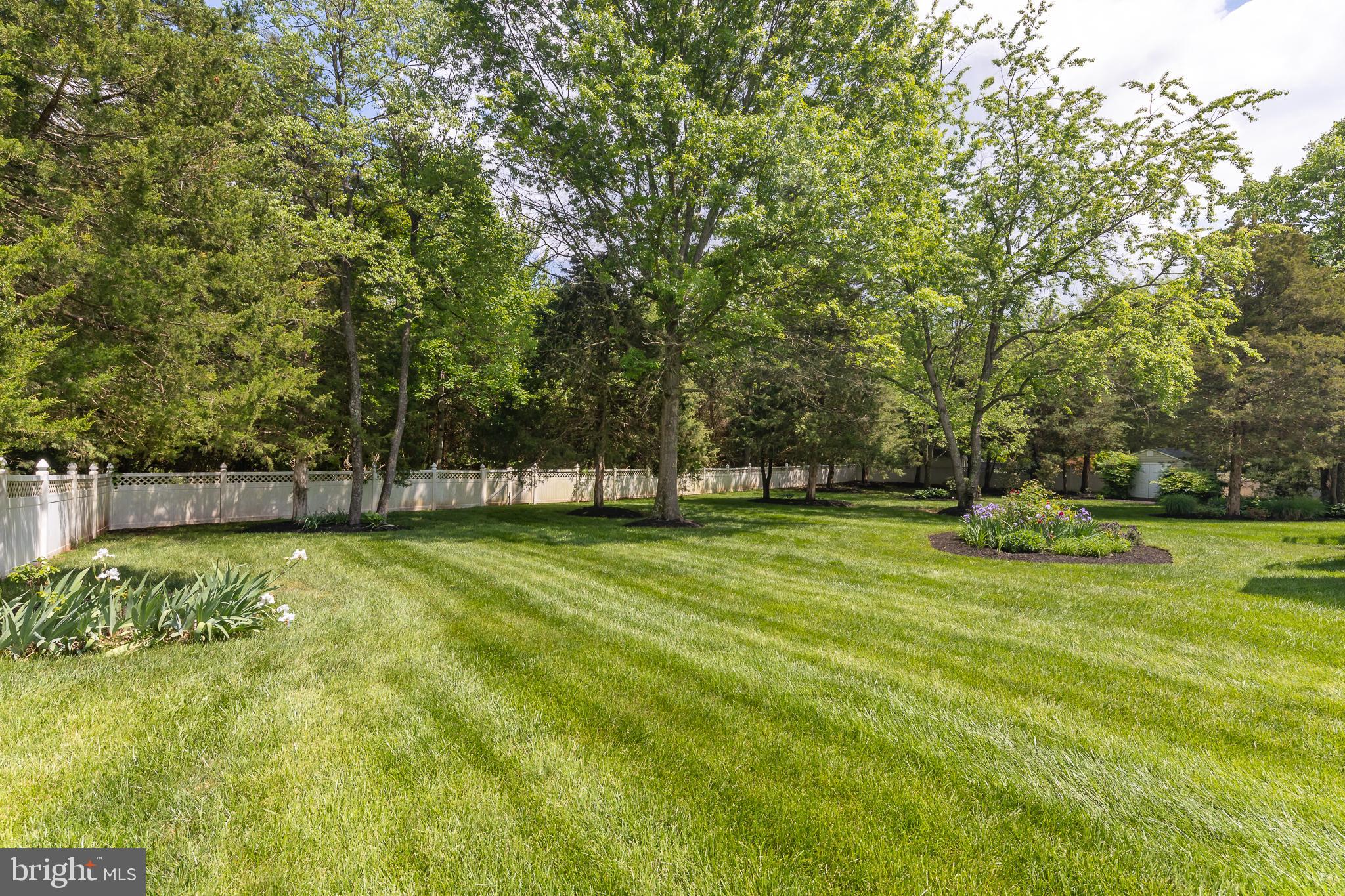 5716 YEWING WAY