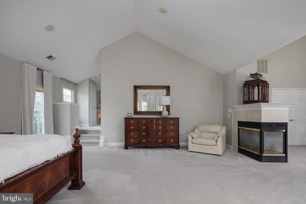 5716 YEWING WAY