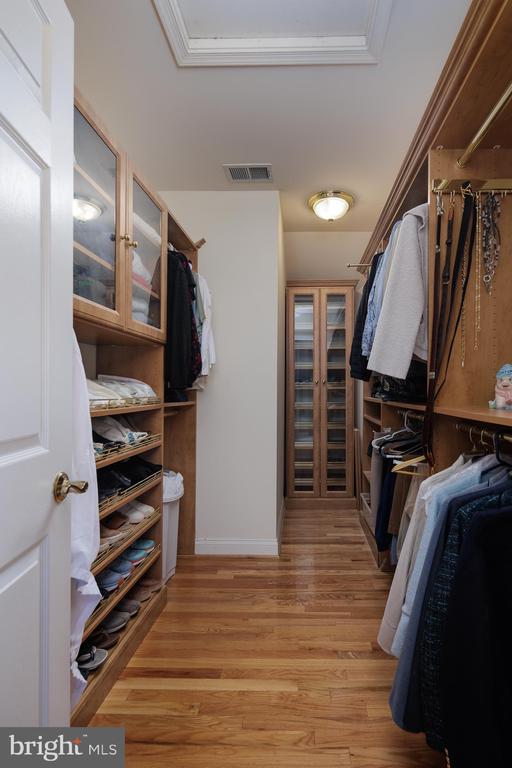 5716 YEWING WAY