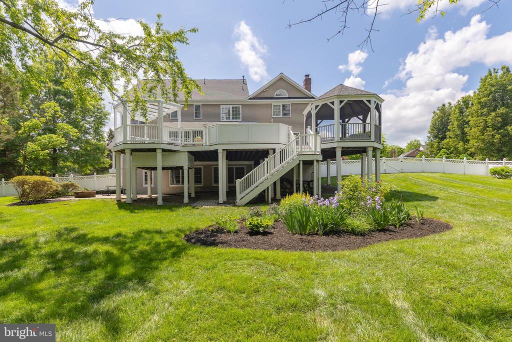5716 YEWING WAY