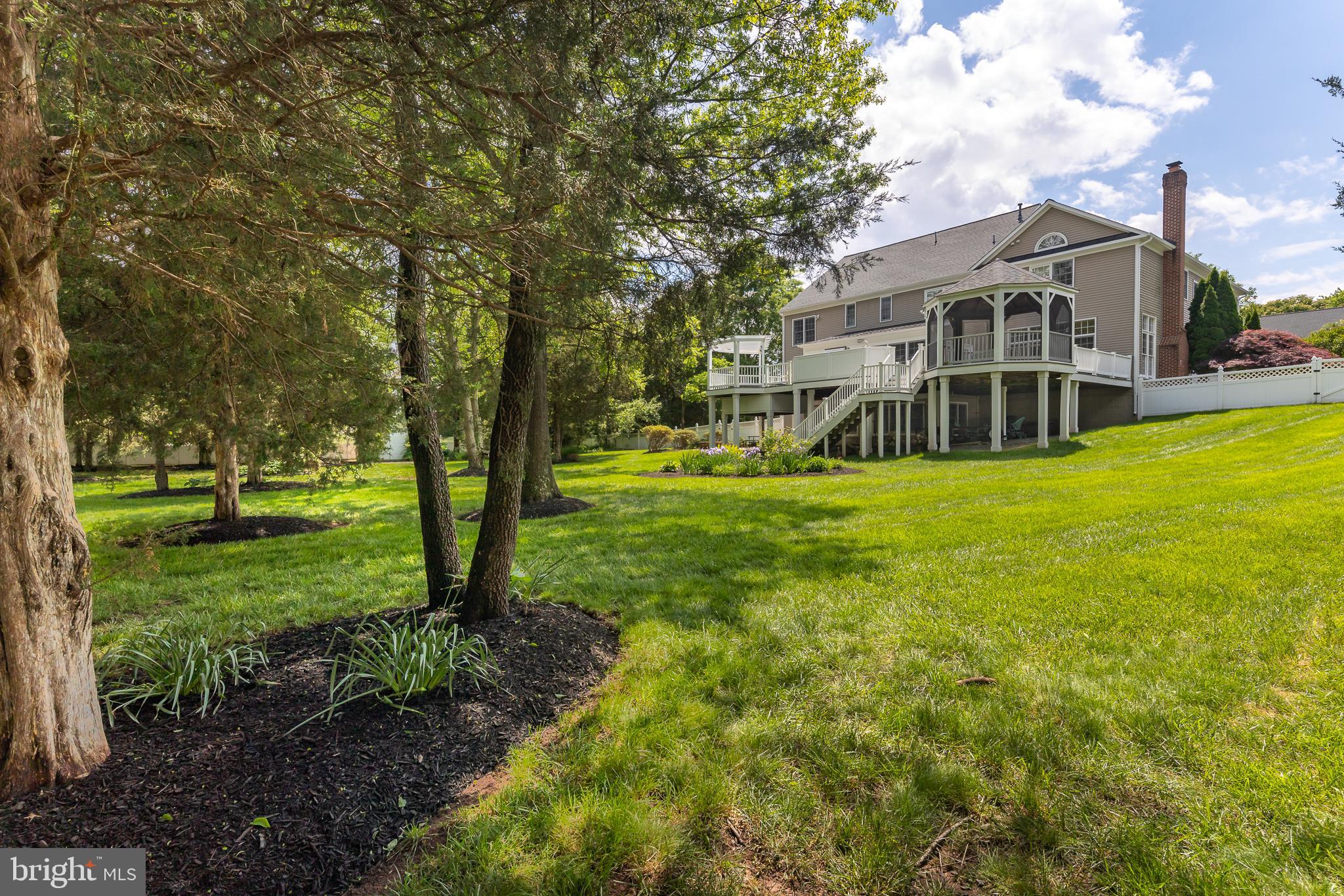 5716 YEWING WAY