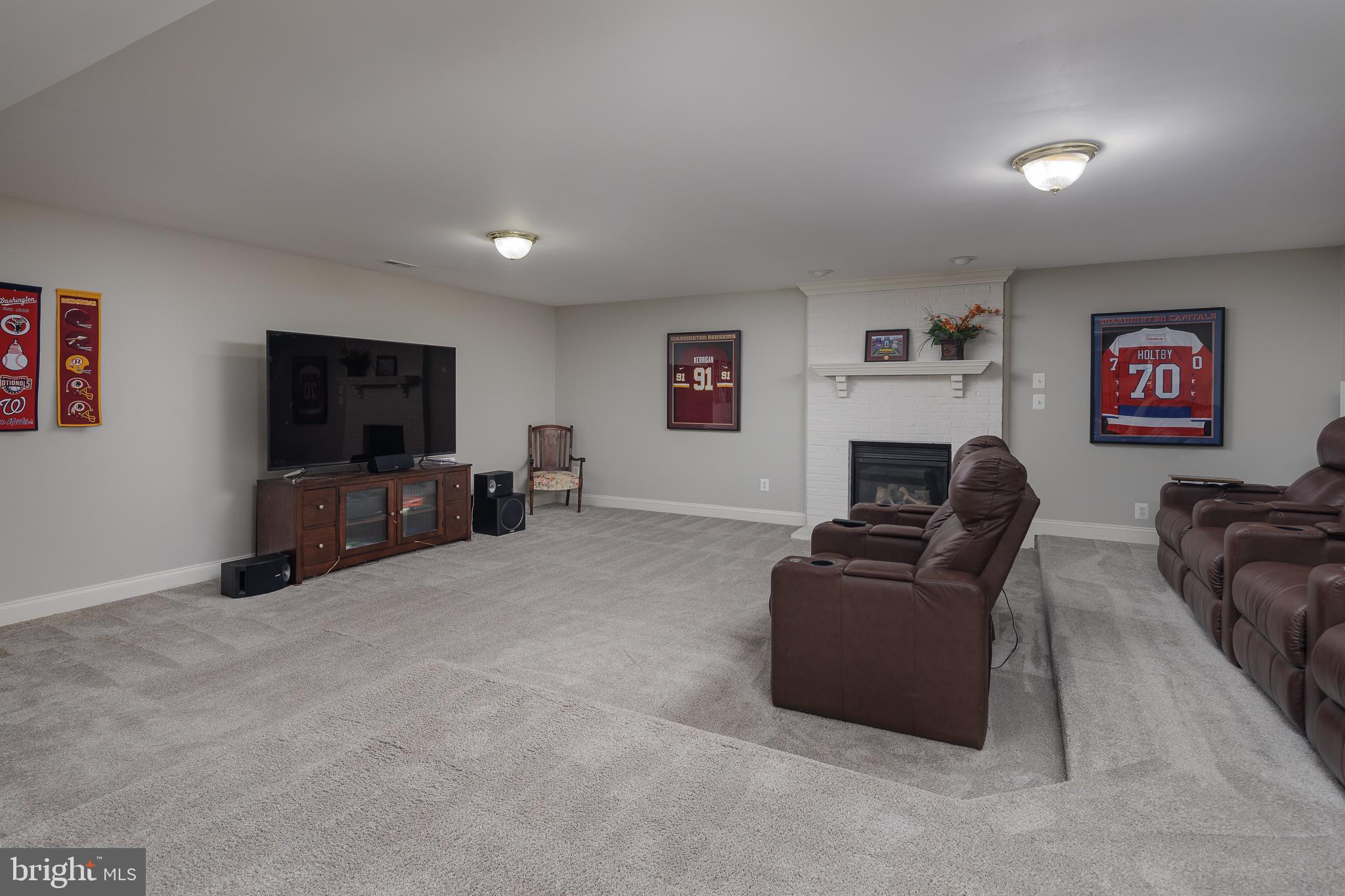 5716 YEWING WAY