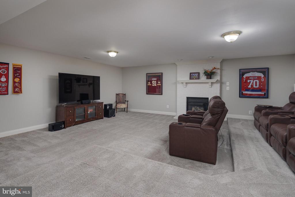 5716 YEWING WAY