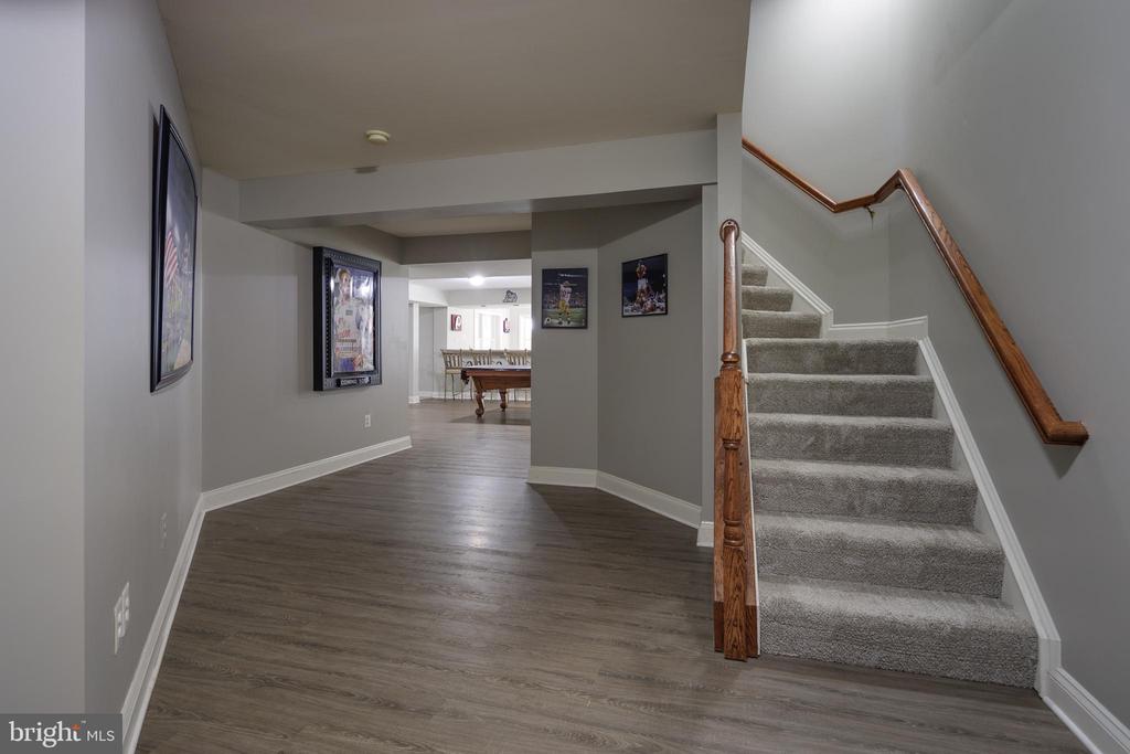 5716 YEWING WAY