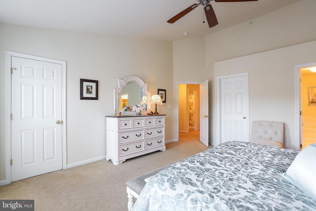 15284 ROSEMONT MANOR DRIVE