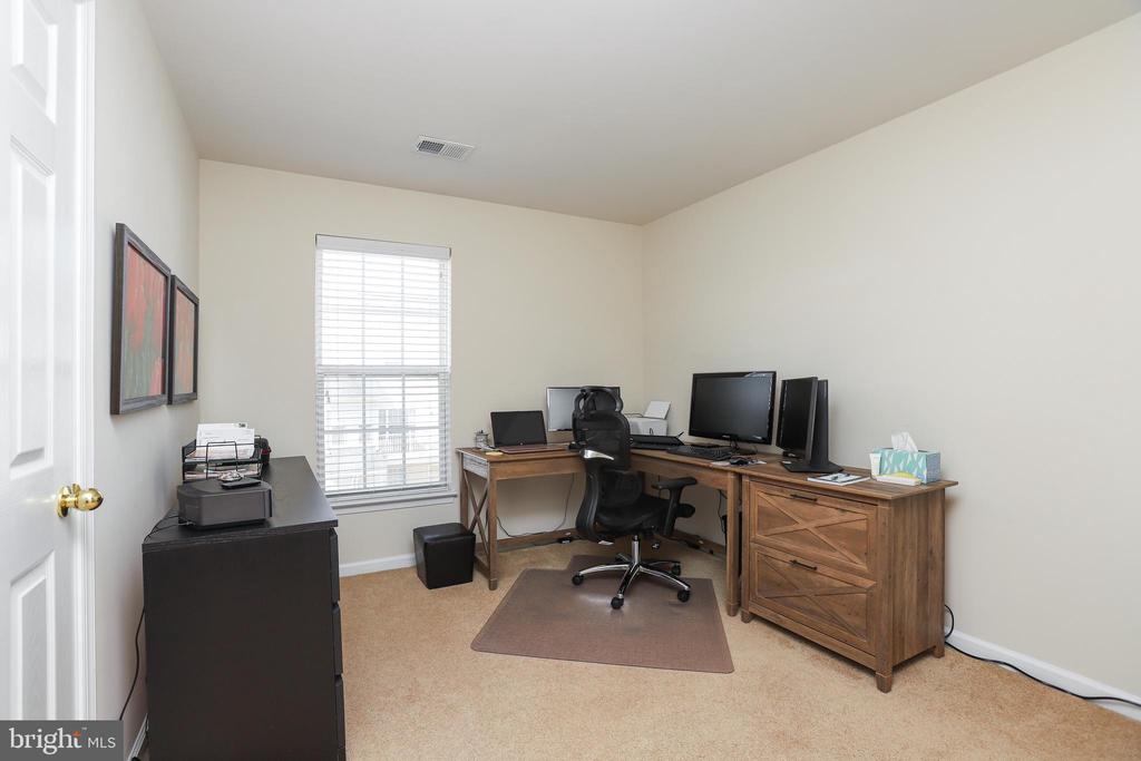 15284 ROSEMONT MANOR DRIVE