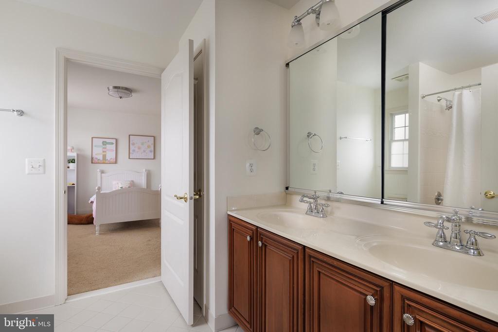 15713 ROTHSCHILD COURT