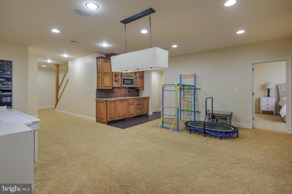 15713 ROTHSCHILD COURT