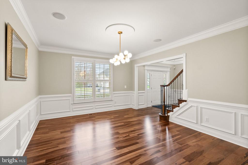 5360 WALKERTON COURT