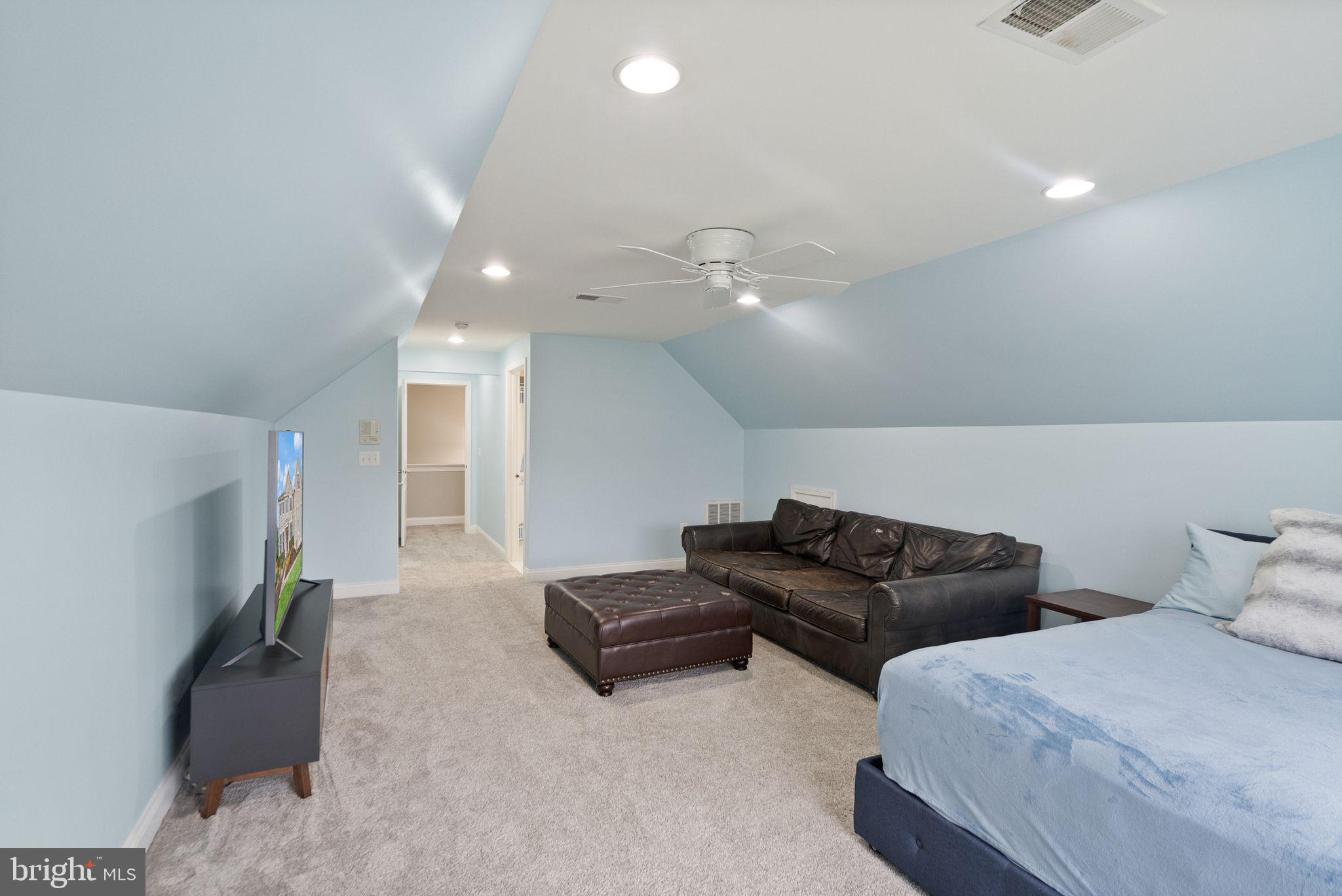 5360 WALKERTON COURT