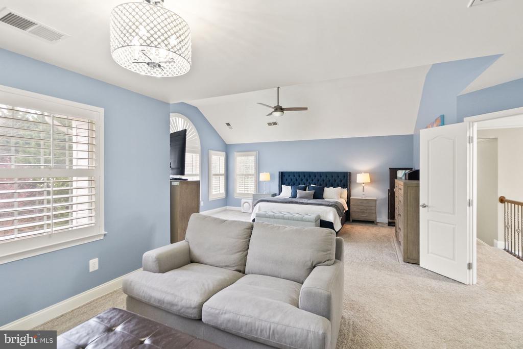 5360 WALKERTON COURT