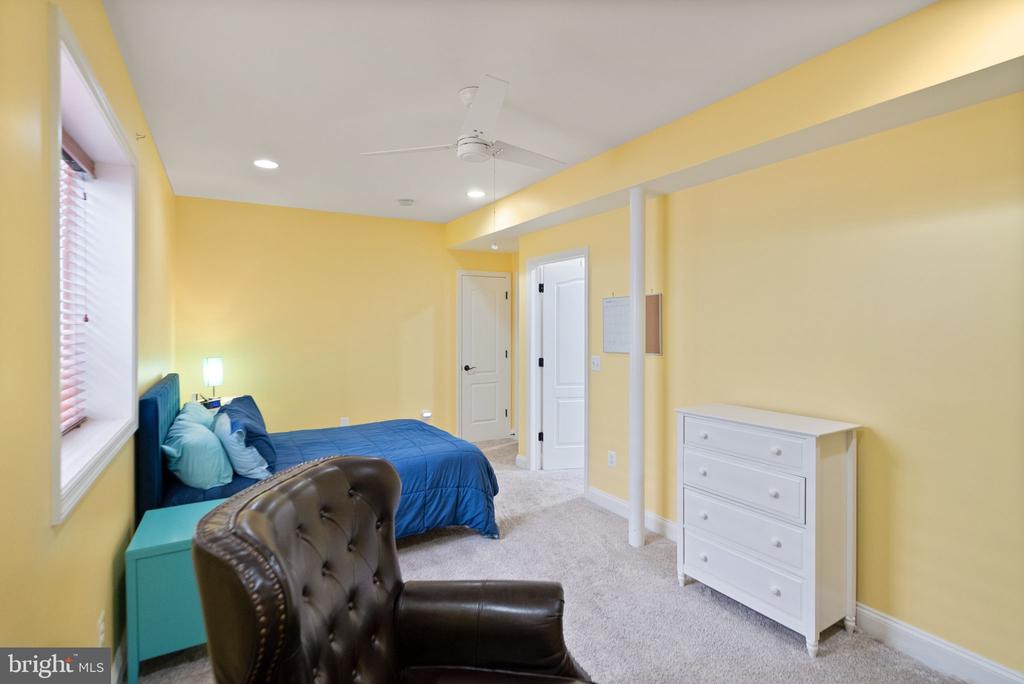 5360 WALKERTON COURT