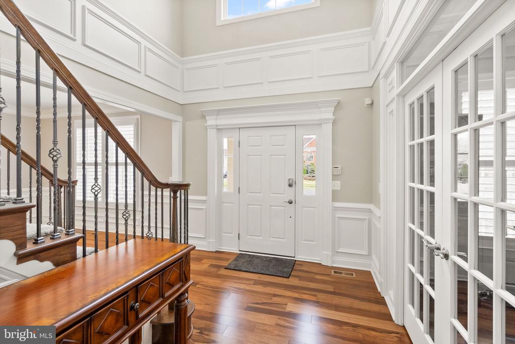5360 WALKERTON COURT