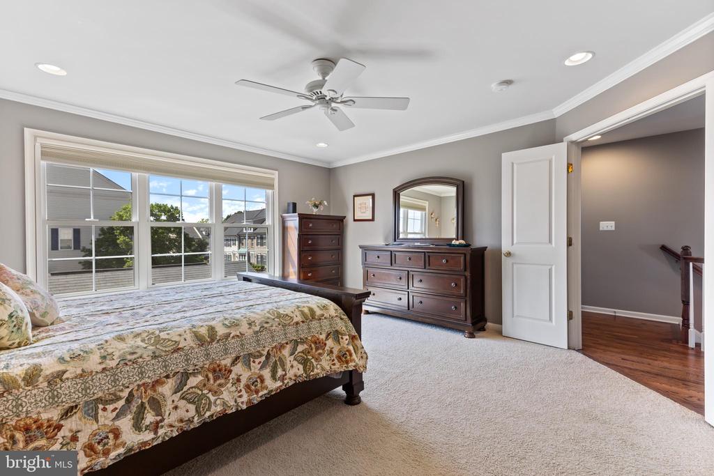 9146 RIBBON FALLS LOOP
