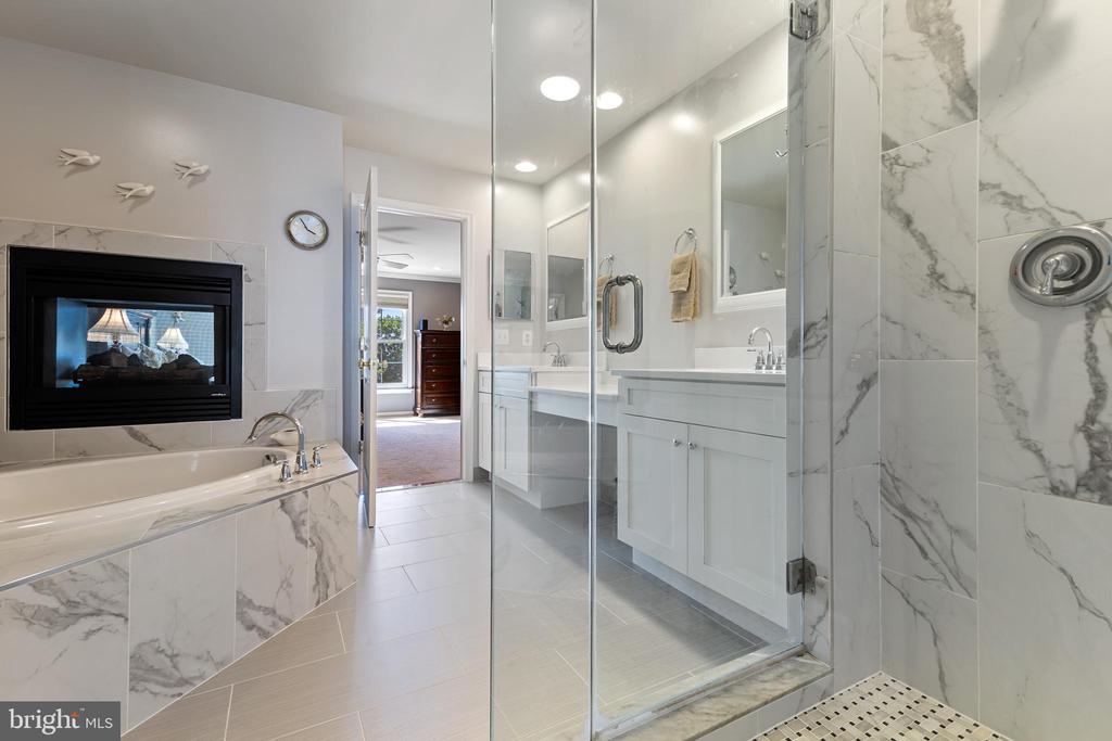 9146 RIBBON FALLS LOOP