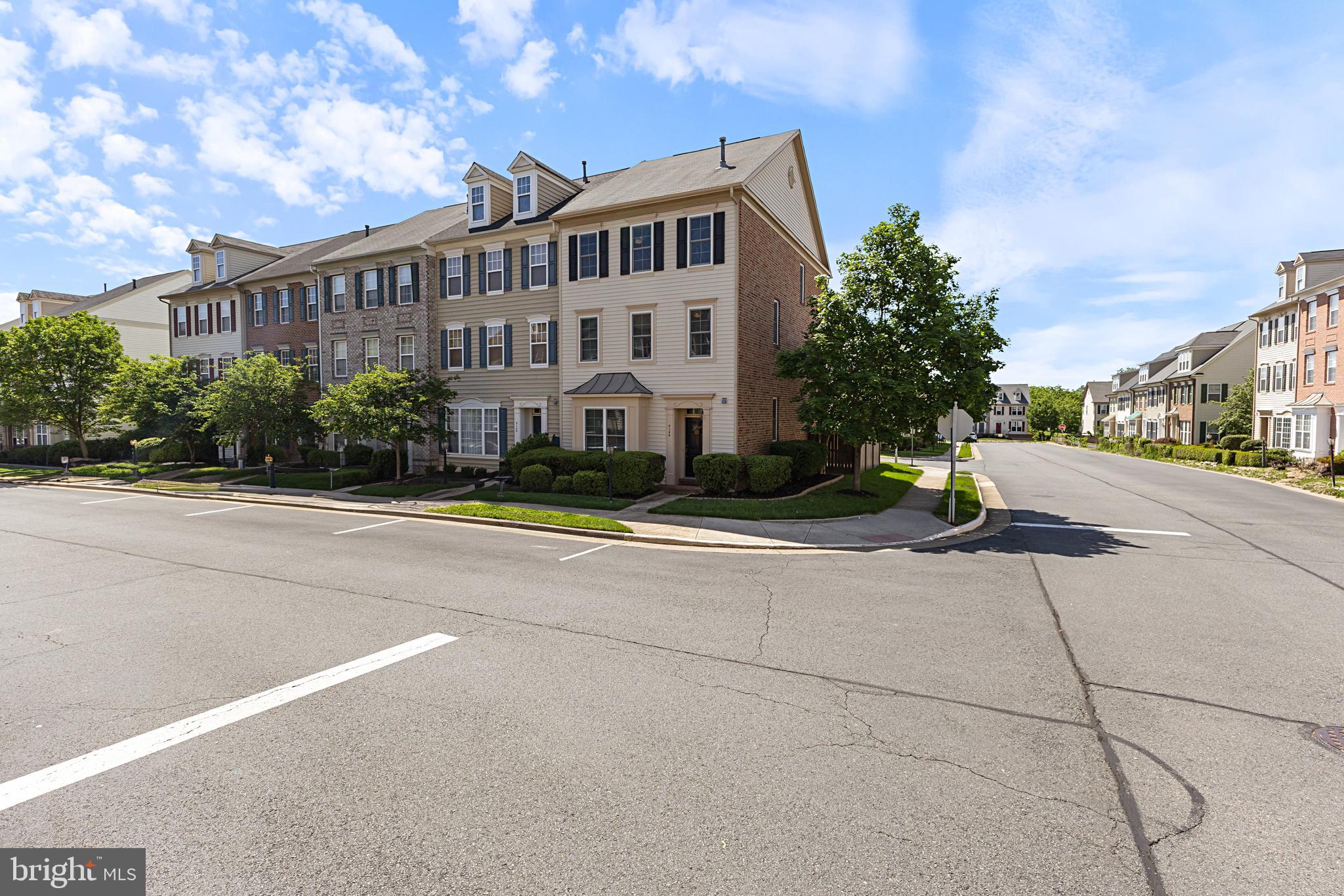 9146 RIBBON FALLS LOOP