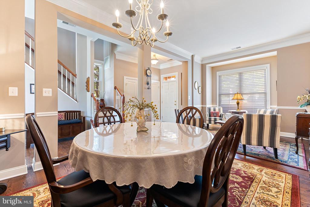 9146 RIBBON FALLS LOOP