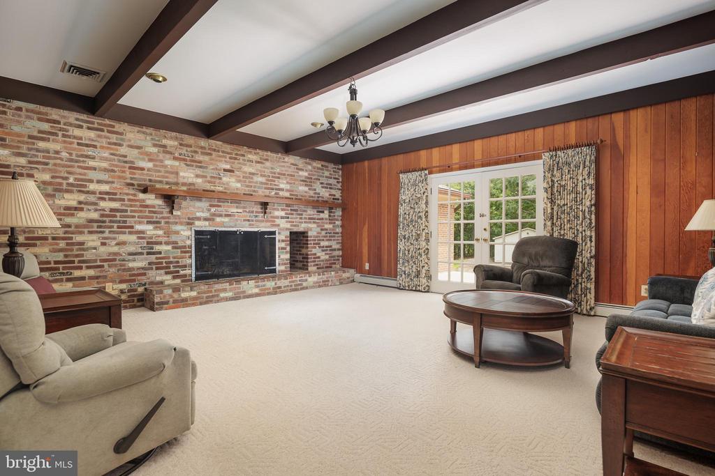 3809 RUSSELL ROAD